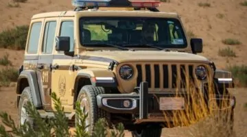 ضبط مقيم بتهمة تلويث بيئي في عسير عبر تفريغ مواد خرسانية