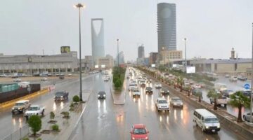 أمطار تهطل في 8 مناطق بالمملكة، مع تسجيل عسير أعلى كميات الغزارة.