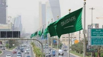 توقعات الطقس ليوم الثلاثاء: رياح نشطة تثير الأتربة وفرص هطول أمطار في مناطق متعددة.