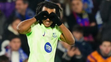كوندي يتغيب عن مباريات برشلونة بسبب الإصابة