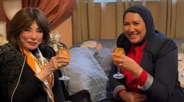 لبنى عبد العزيز تكشف في “تلفزيون اليوم السابع”: قاومت للحفاظ على هويتها المصرية في أمريكا