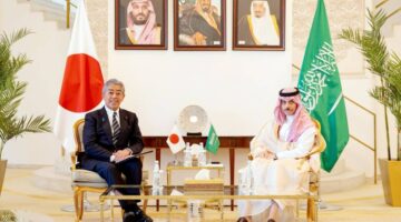 وزير الخارجية يلتقي نظيره الياباني لتعزيز الشراكة الاستراتيجية القوية